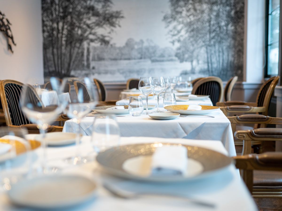 Le Bouche à Oreille