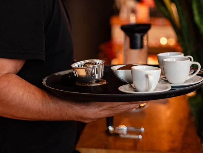 Course des garçons et filles de café