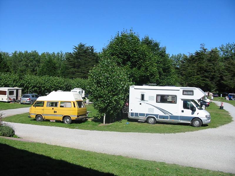 Aire de camping-car > Camping municipal Le Vieux Château - photo 2