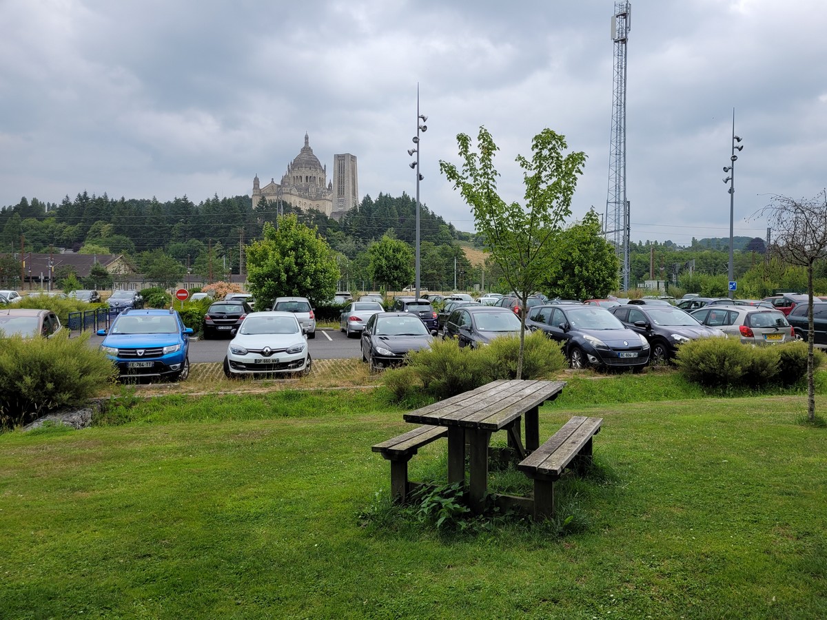Aire de pique-nique - Gare SNCF - Lisieux - photo 2
