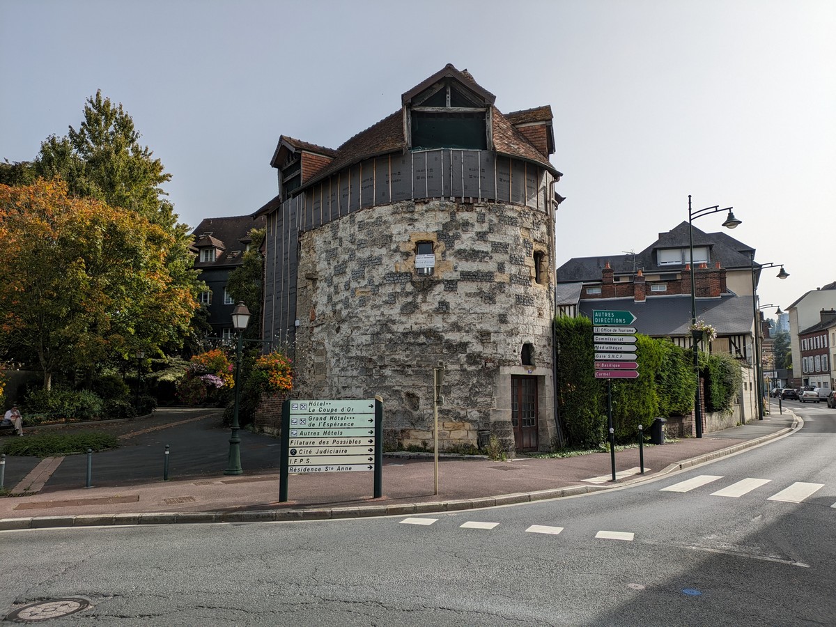 Tour Sainte-Anne - Tour des anciens remparts de Lisieux