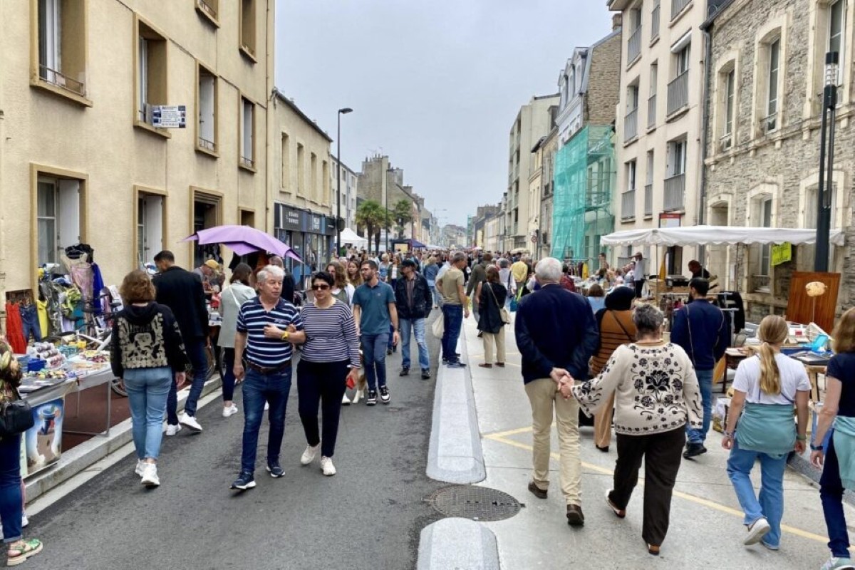 Grand Vide grenier de la rue du Val de Saire