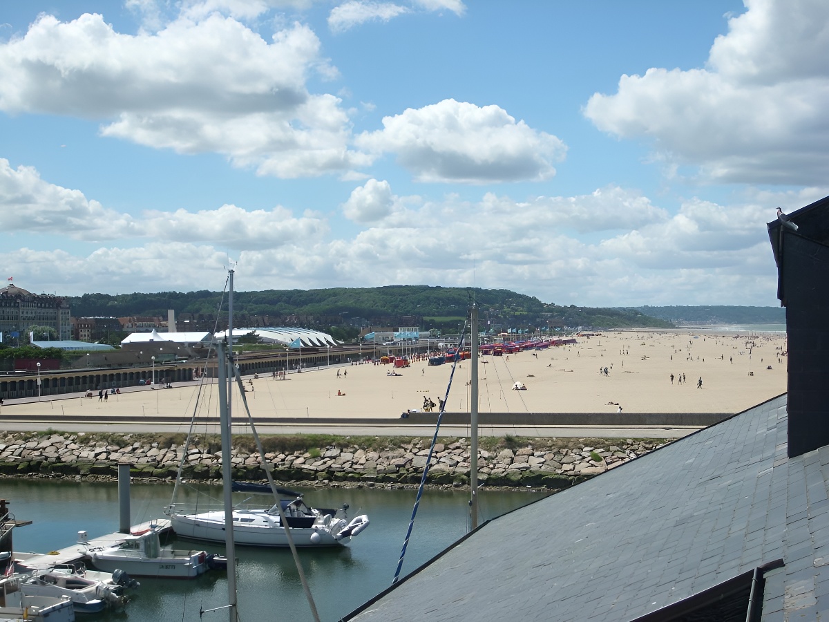 M. LE LOIRE, Deauville