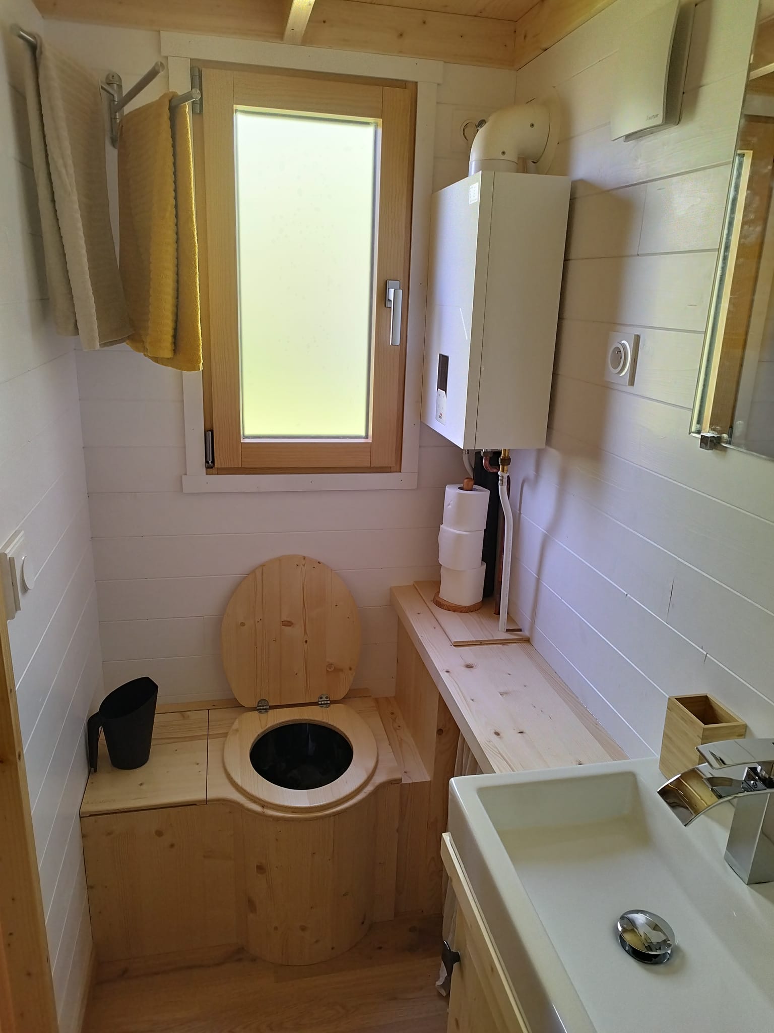 Hébergement insolite > Tiny House les étangs, Saint-Georges-de-Livoye