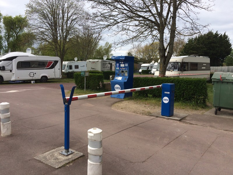 Aire de stationnement et de services