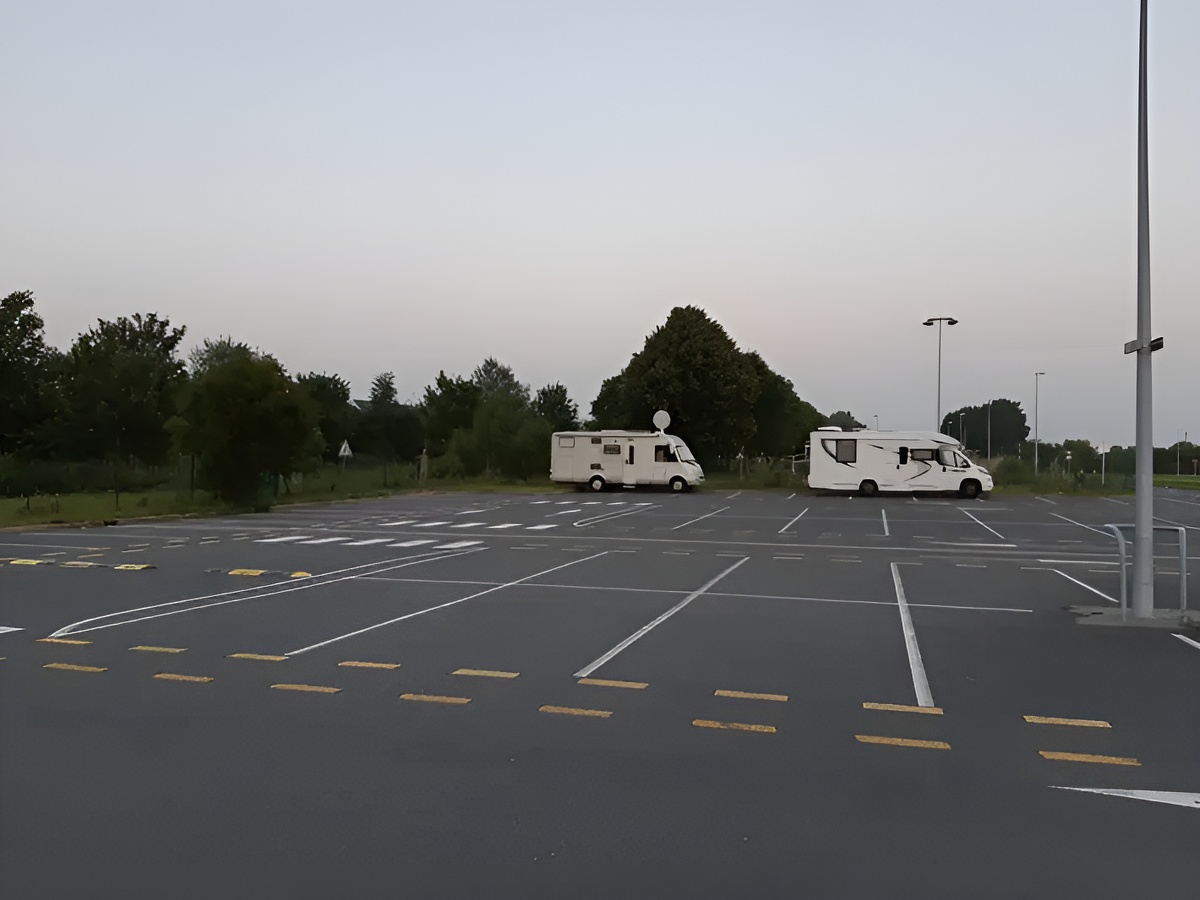 Stationnement camping-cars (Carrefour Market)