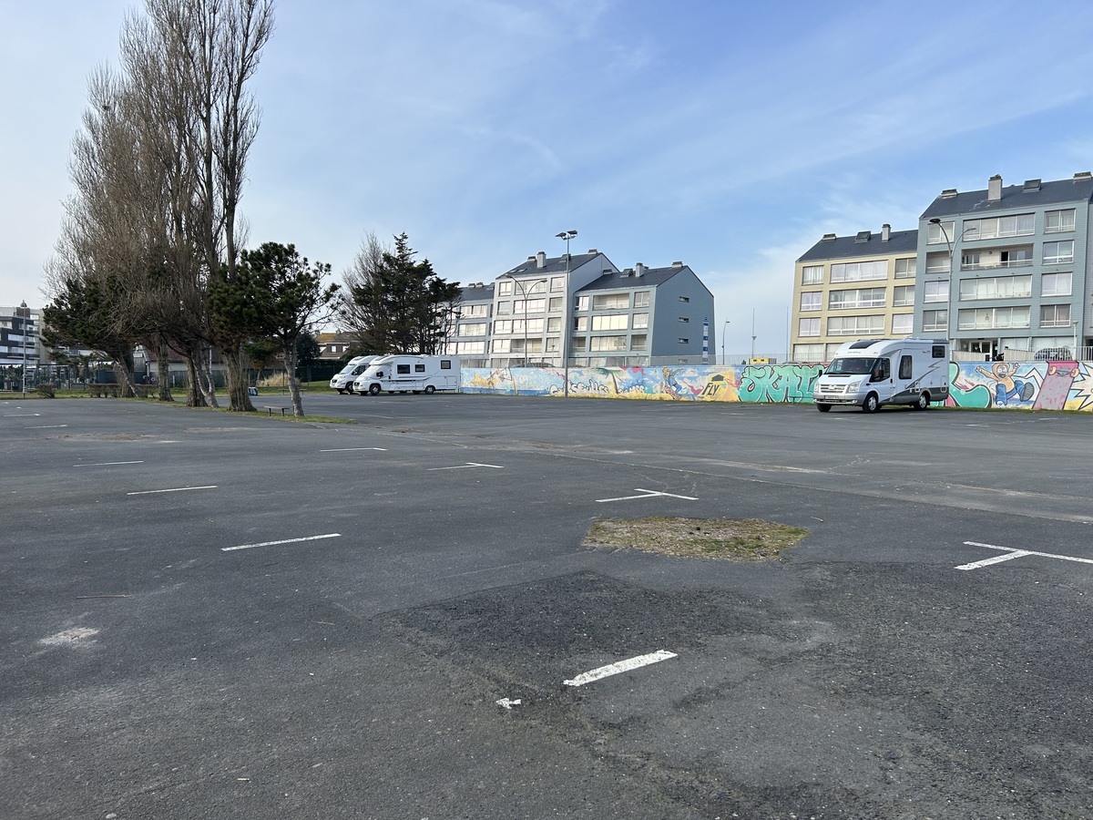 Aire de camping-car Avenue de la Combattante, Courseulles-sur-Mer - photo 5