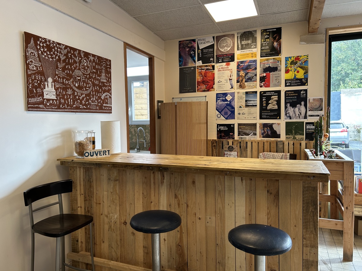 Orane Trinitéau-charbon-courseulles-espace-bar