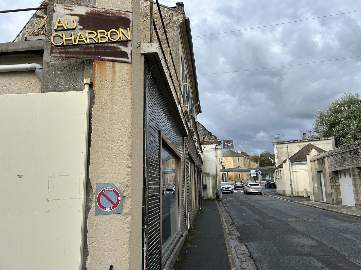 Orane Trinitéau-charbon-courseulles-exterieur