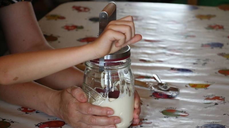 Atelier famille : beurre à la baratte