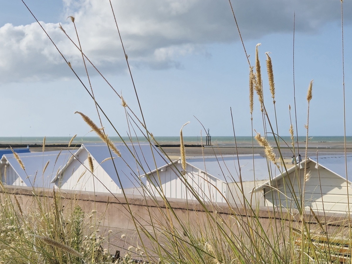 Aire de camping-car Avenue de la Combattante, Courseulles-sur-Mer - photo 10