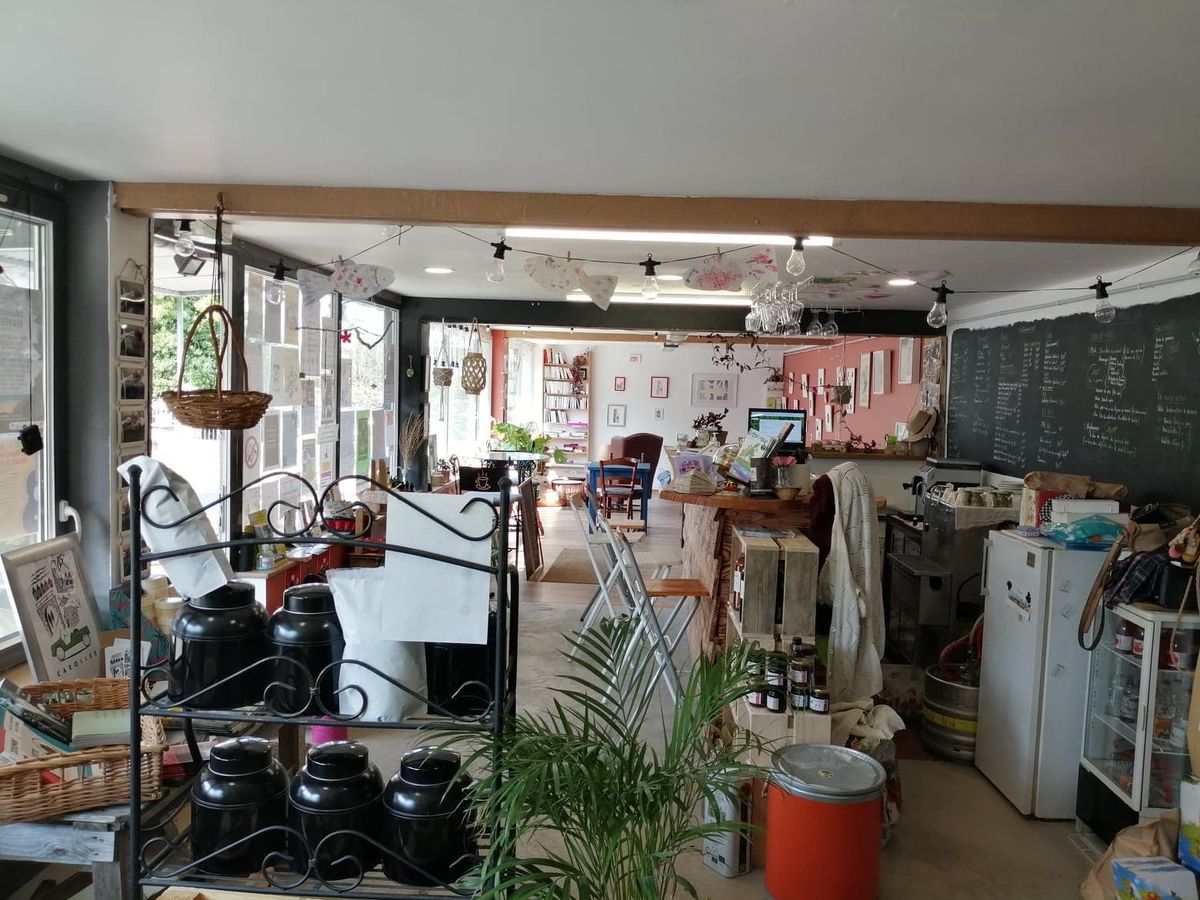 Bar associatif L'Almarita, Carolles