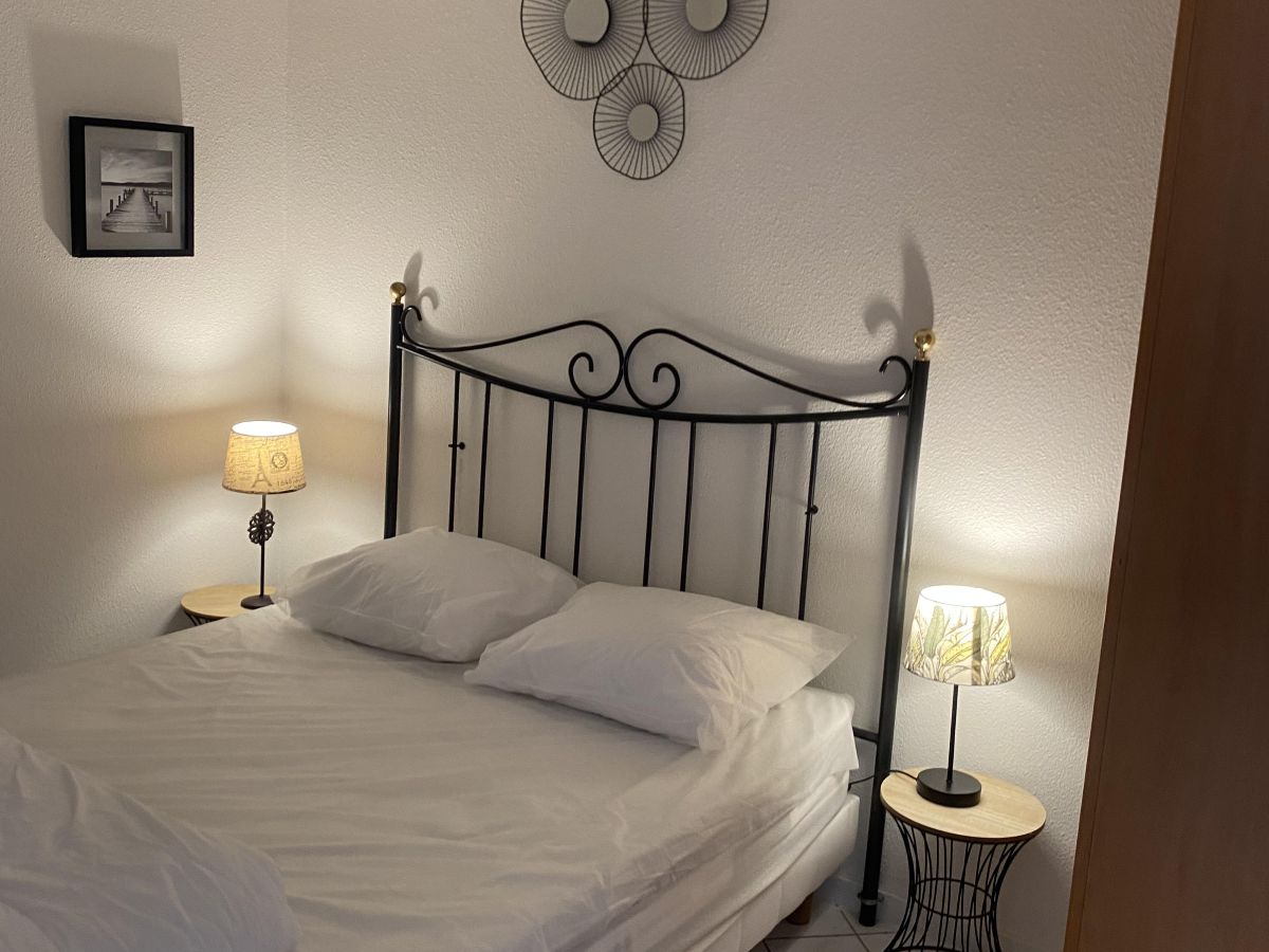 T2 - grande terrasse - RDC - 100 m accès plage