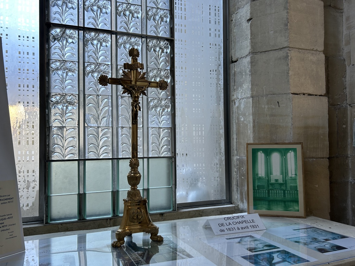 Chapelle Notre-Dame-de-Fidélité aux verrières Lalique, Douvres-la-Délivrande - photo 13