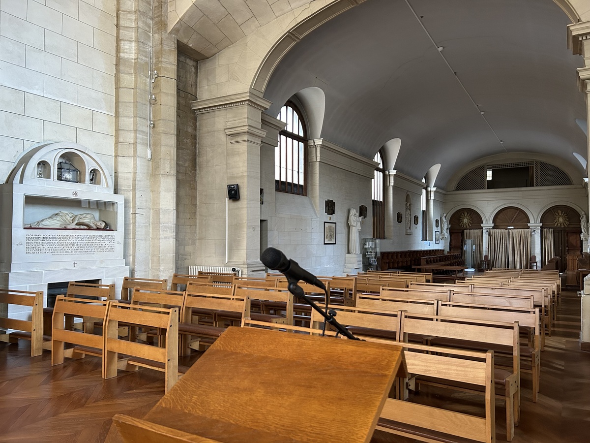 Chapelle Notre-Dame-de-Fidélité aux verrières Lalique, Douvres-la-Délivrande - photo 3