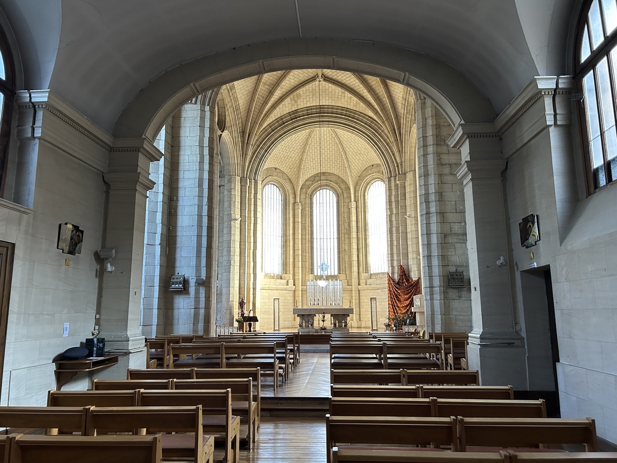 Chapelle Notre-Dame-de-Fidélité aux verrières Lalique, Douvres-la-Délivrande - photo 10