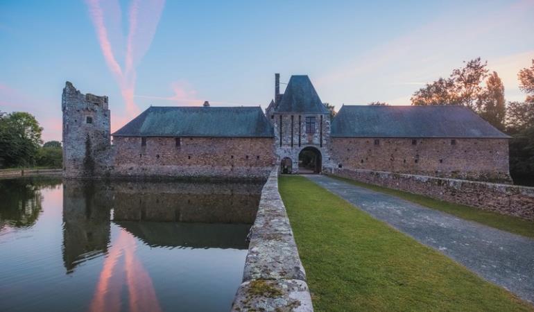 chateau de gratot teddy bear photos (2) chateau de gratot teddy bear photos (2)