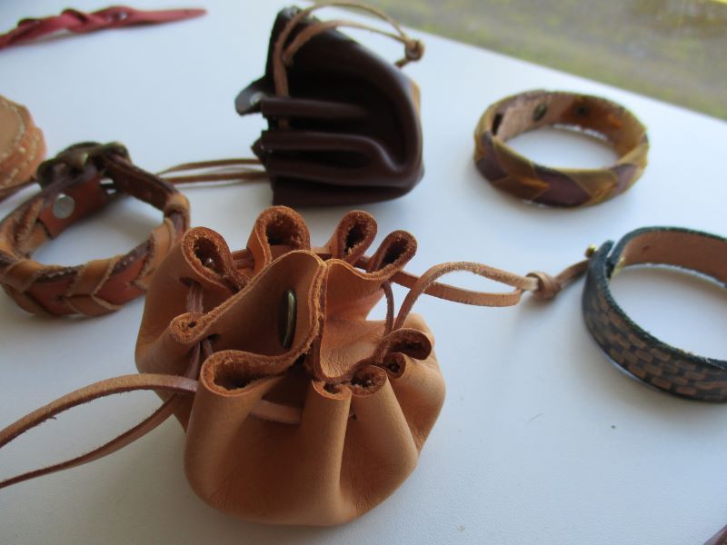 Atelier-patrimoine (6-12 ans) : travail du cuir