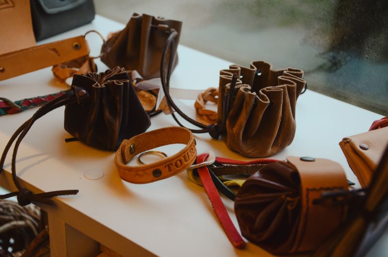 Atelier patrimoine (6-12 ans) : travail du cuir