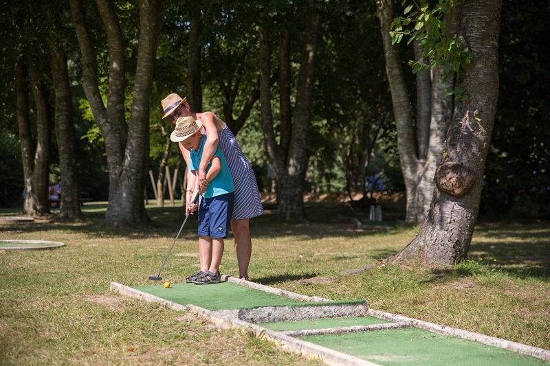 Pédalos et mini-golf de l'Etang des Sarcelles, Saint-Martin-d'Aubigny