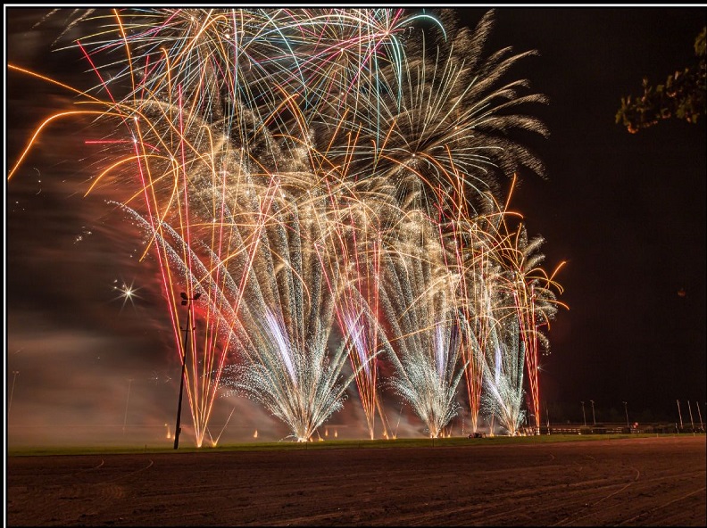 Course hippique et feu d'artifice — visuel événement