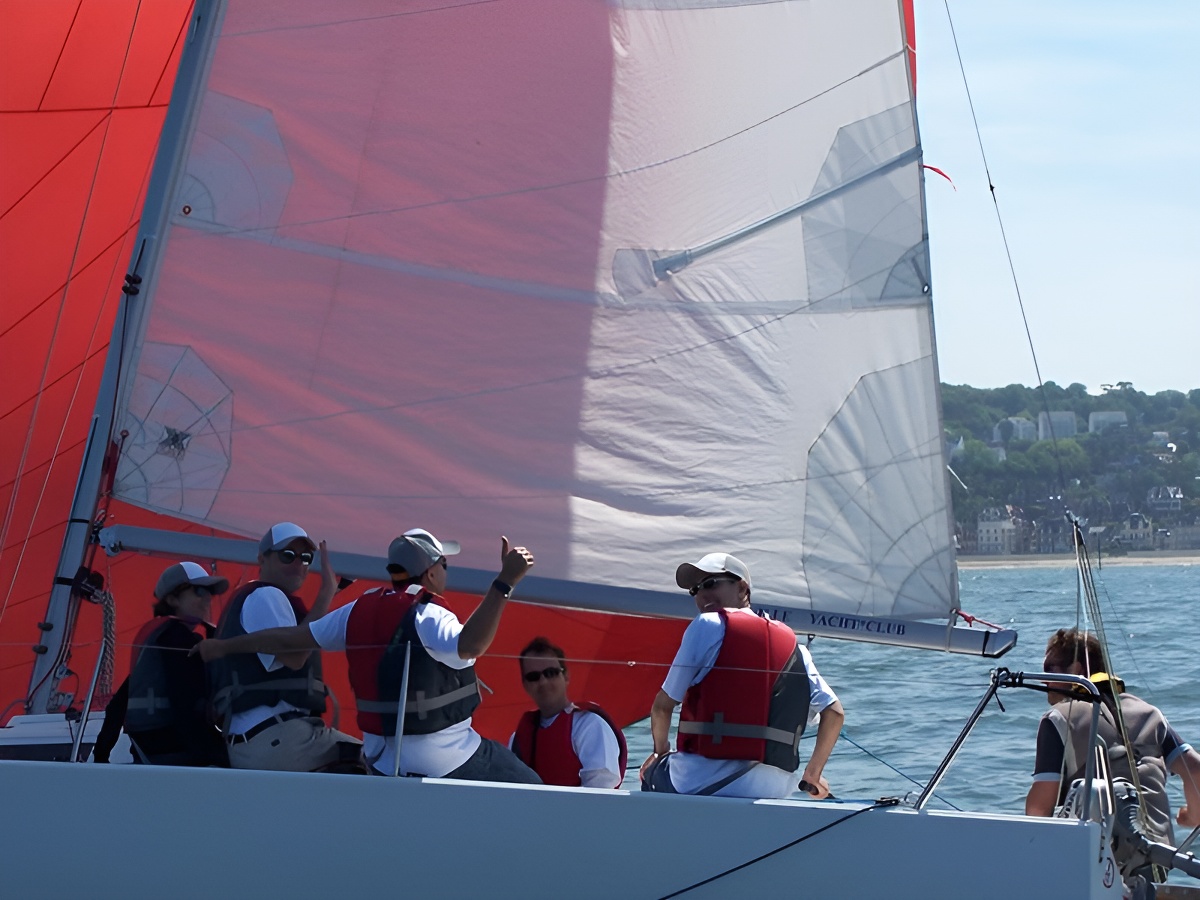 Location d'un voilier J80 au Deauville Yacht Club, Deauville - photo 6