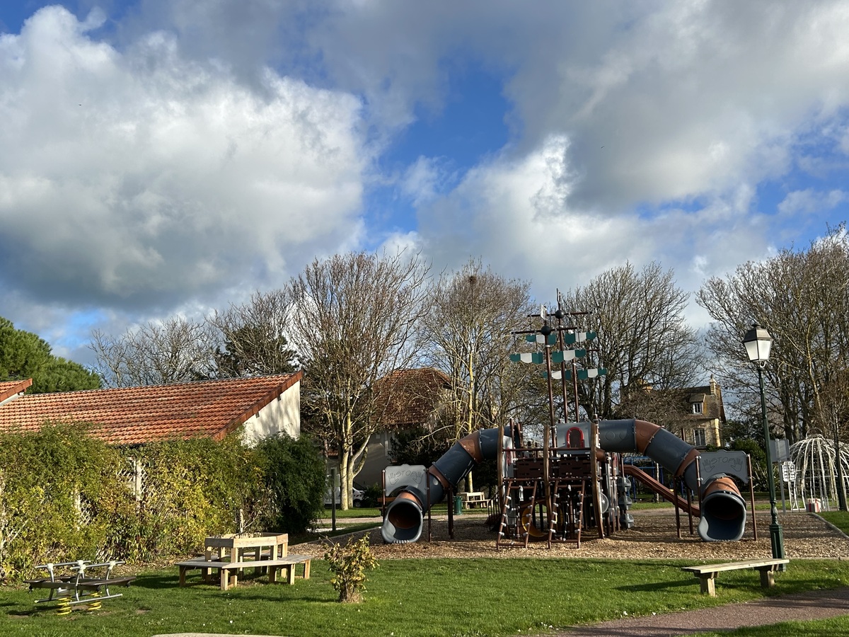Aire de Jeux - Parc Pillier, Saint-Aubin-sur-Mer - photo 11