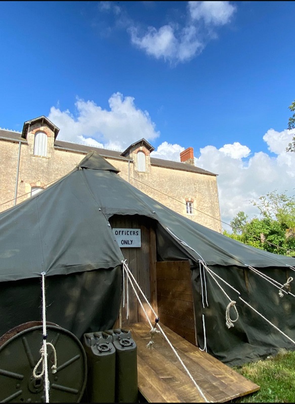 Hébergement insolite > The Field Camp