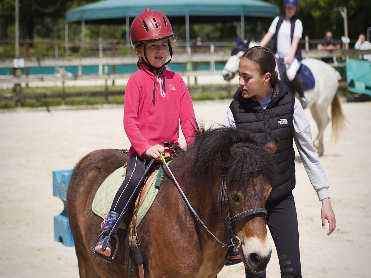 Cours d'équitation à baby poney (30min) au Centre équestre du Moulin Bourg null France null null null null