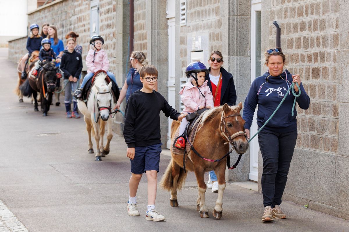 Balades à poney dans la cité sourdine - photo 2