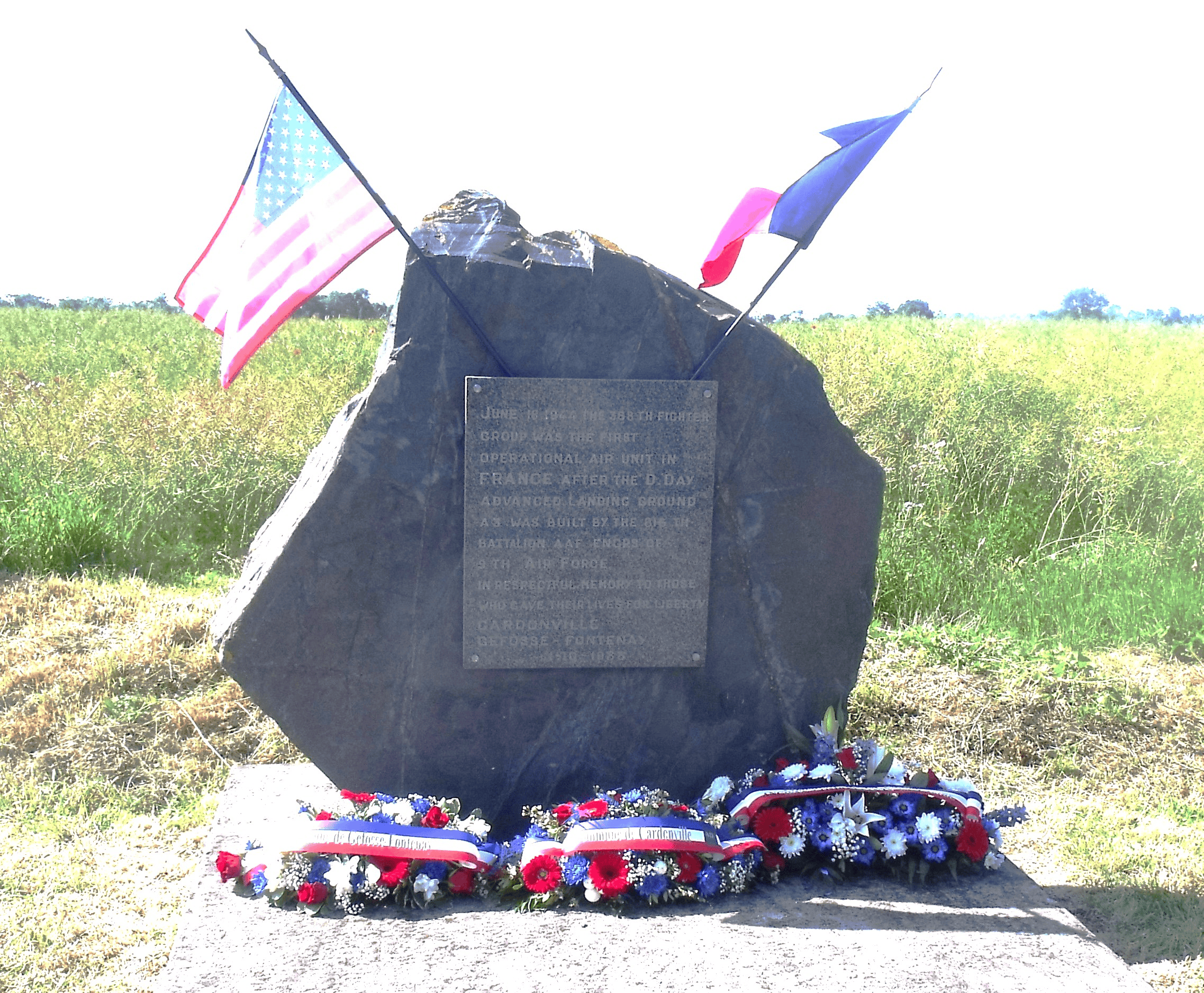 Cérémonie à l'aérostèle du A2 de La Cambe