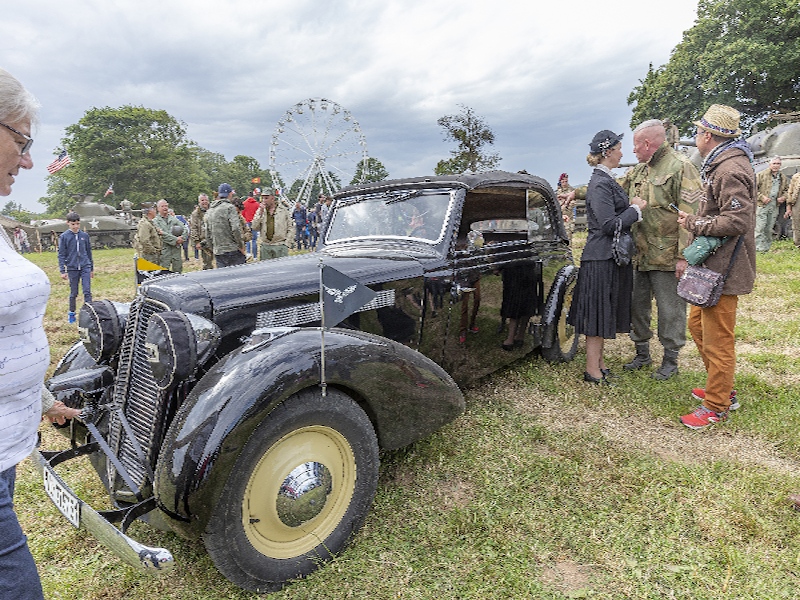 Exposition de véhicule rétro