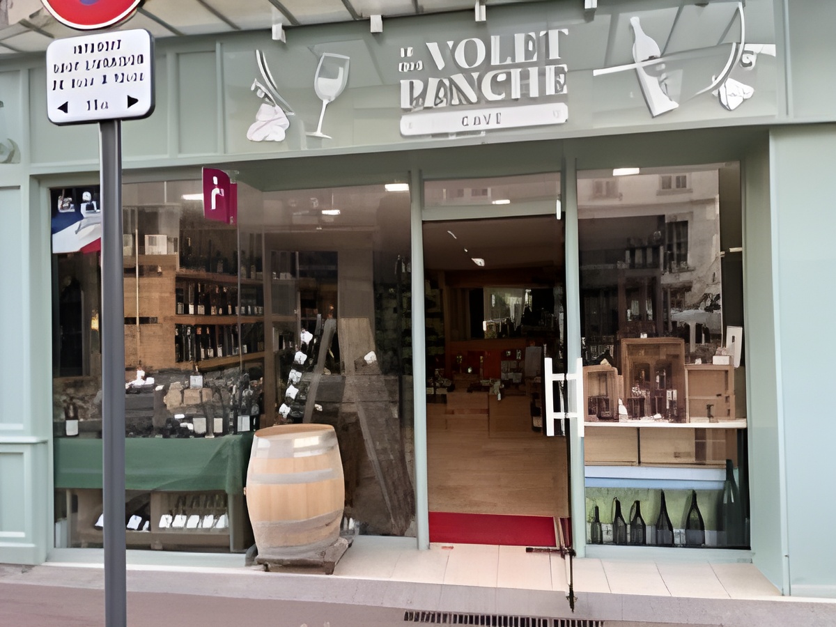 Cave le Volet Qui Penche