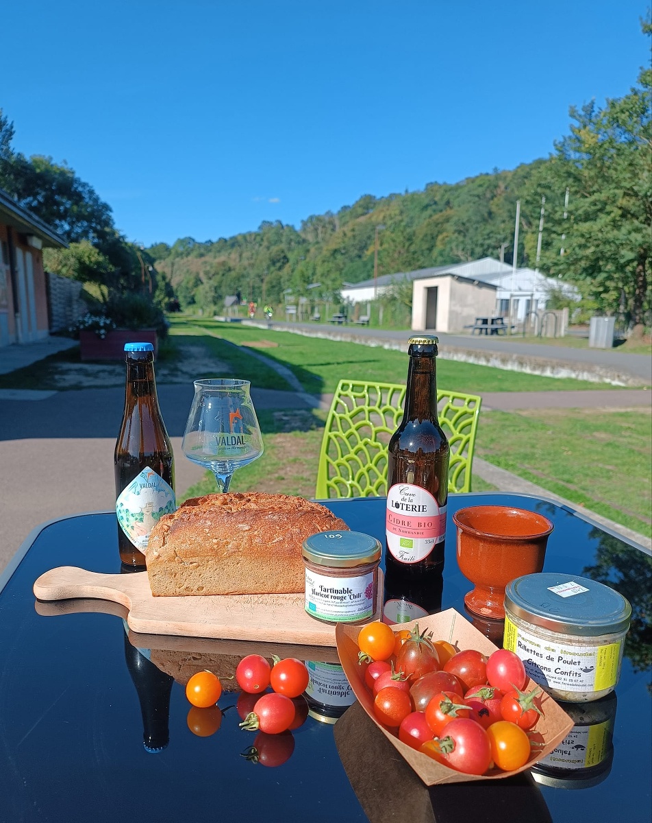 Le Quai d&#039;Harcourt Café Epicerie Associatif